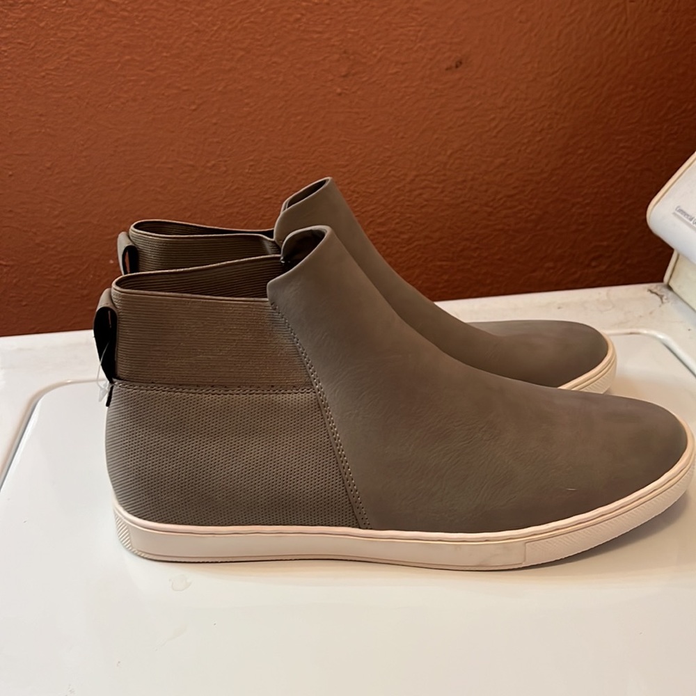 Size 9.5, gray suede sneaker-like boots